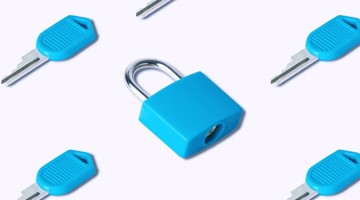 Blauwe hangslot omringd door blauwe sleutels op een lichte achtergrond, symbool voor veiligheid en bescherming.