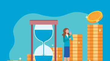 Vrouw in zakelijke kleding denkt na naast een zandloper en torens van gouden munten, wat tijds- en geldbeheer symboliseert.